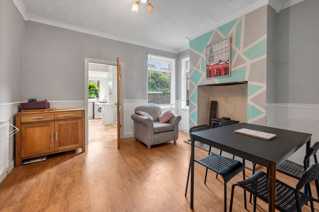 Property photo 2 of 20