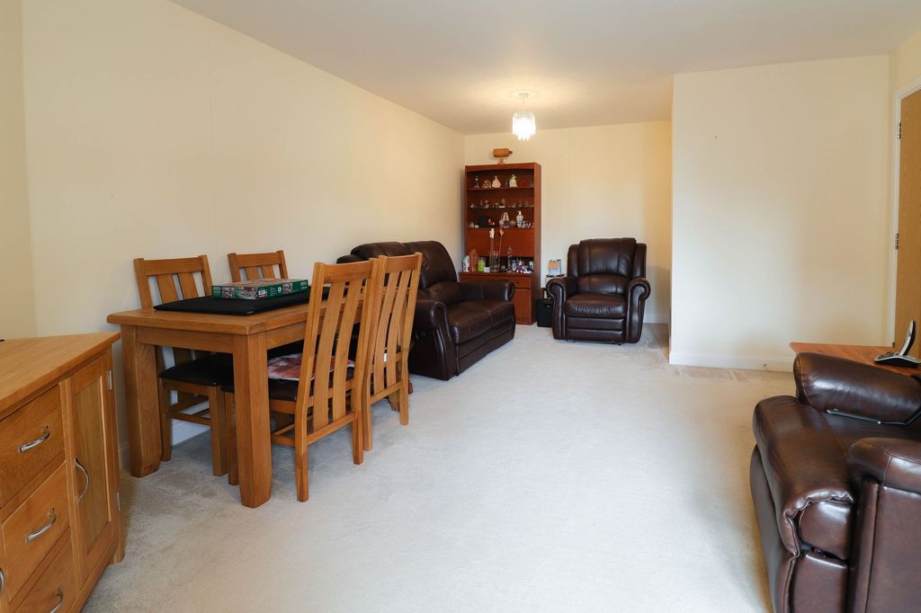 Property photo 3 of 8