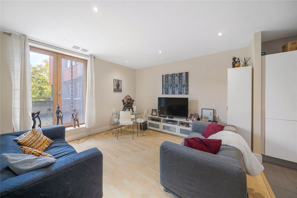 Property photo 3 of 18 Reception Room