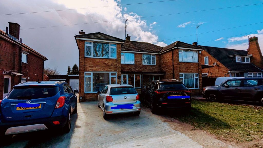 Property photo 1 of 16 Fully Refurbished 3 Bedroom House For Rent - Available Now