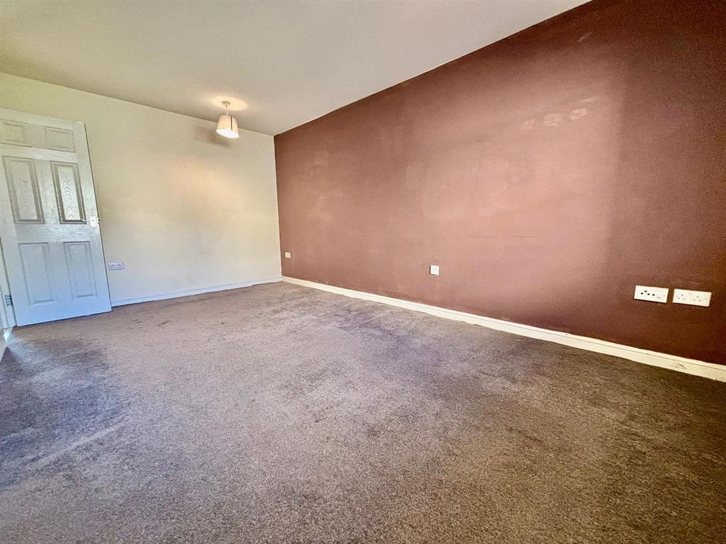 2 bed flat for saleWhitehall Croft, Lower Wortley Leeds LS12 photo 4