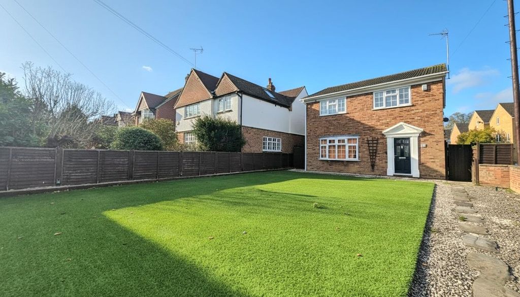 Property photo 2 of 24 Front Garden