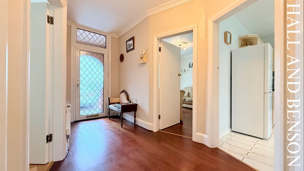 Property photo 2 of 25