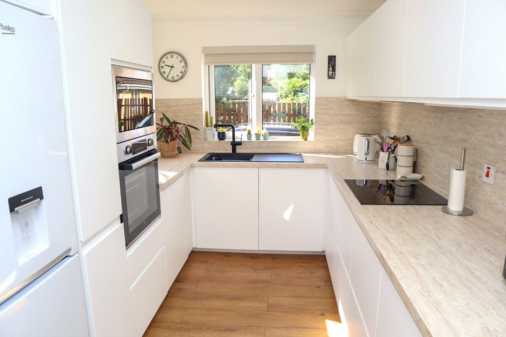Property photo 2 of 16 Kitchen
