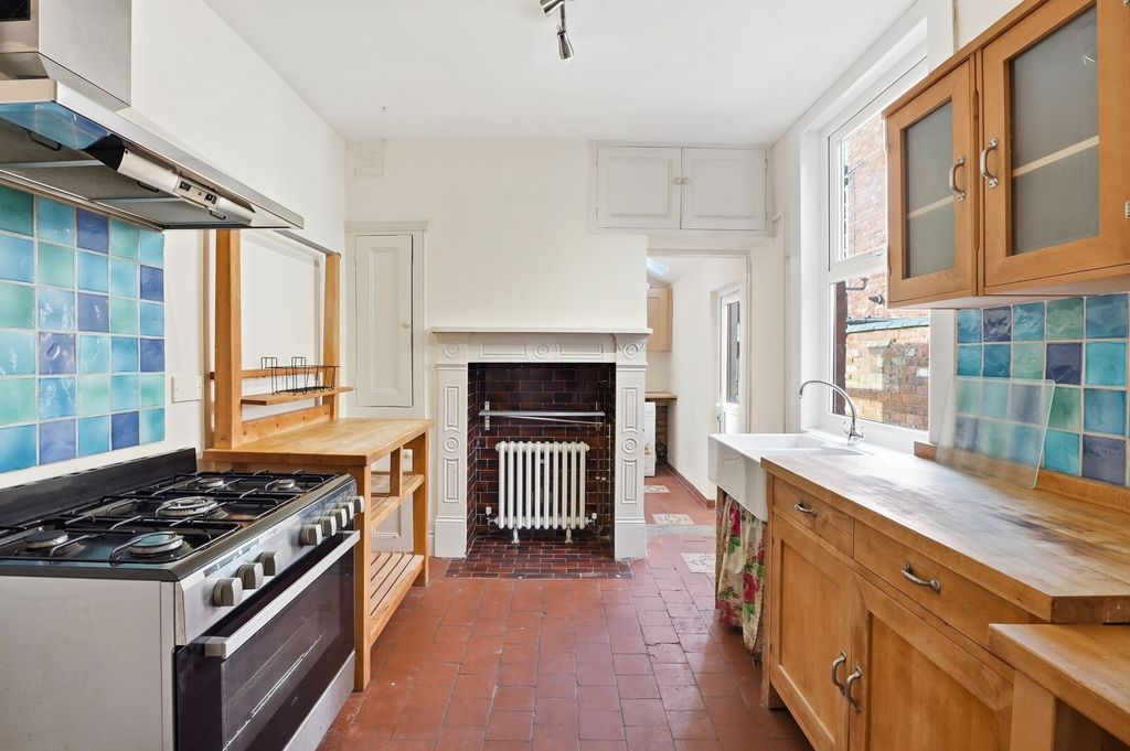 Property photo 3 of 21