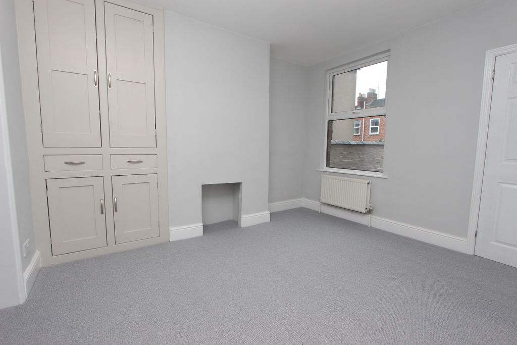 Property photo 3 of 11 Dining Room