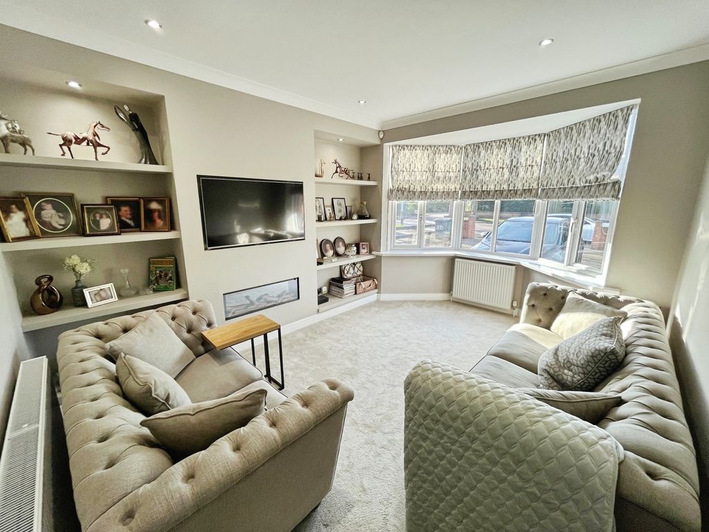 Property photo 2 of 19 Lounge