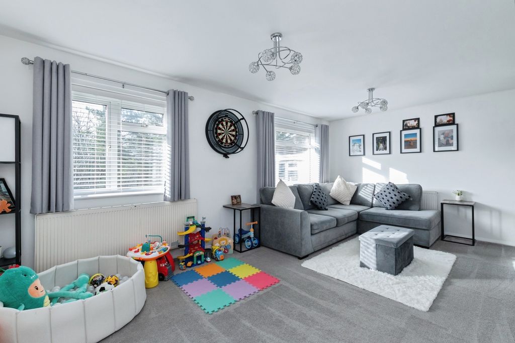 Property photo 2 of 12 Pbox-Img.Jpg