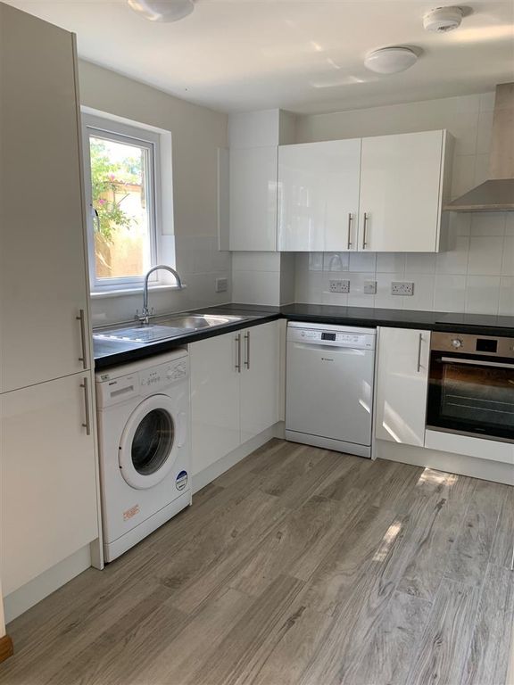 Property photo 3 of 10 Kitchen.Jpg