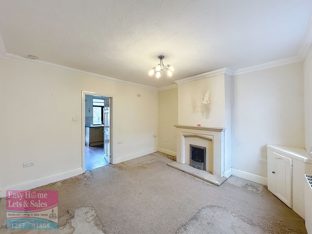 Property photo 3 of 10 Living Room