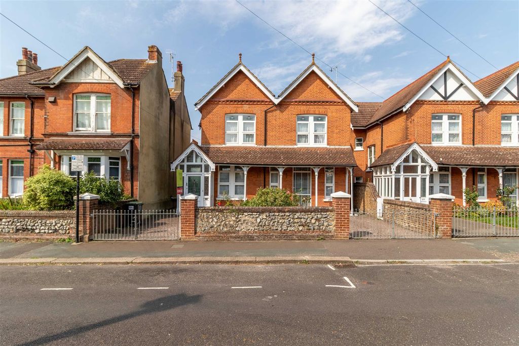 Property photo 1 of 17 Salisbury-3.Jpg