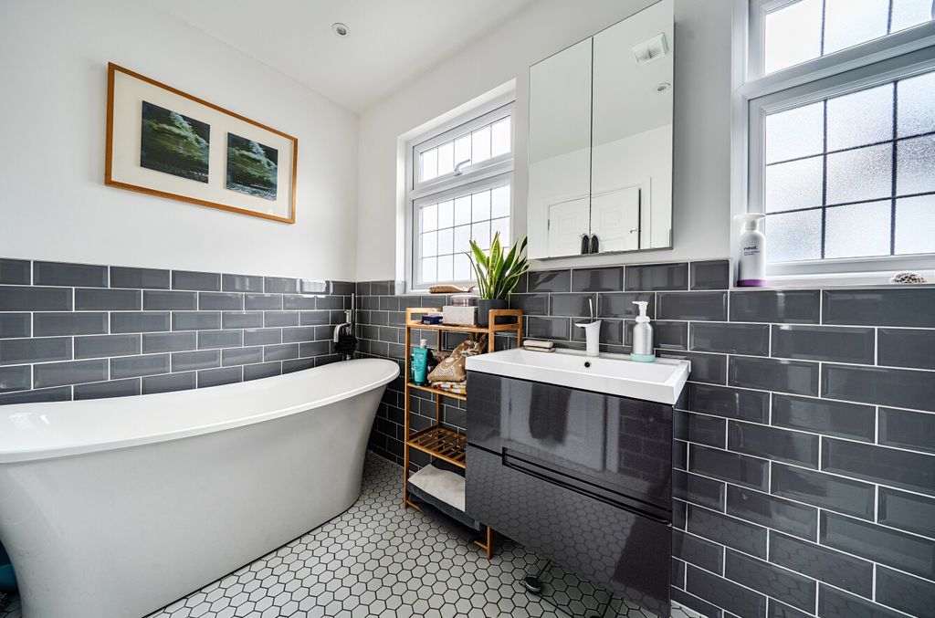Property photo 2 of 19 Bathroom Angle 2