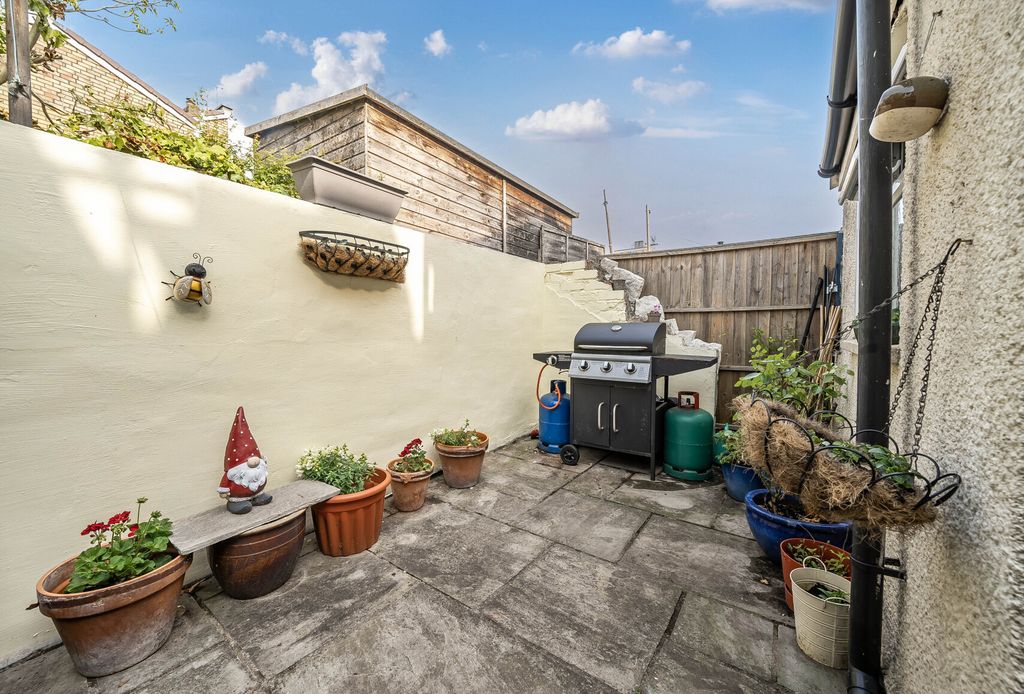Property photo 3 of 17 1301894-5-6840911...