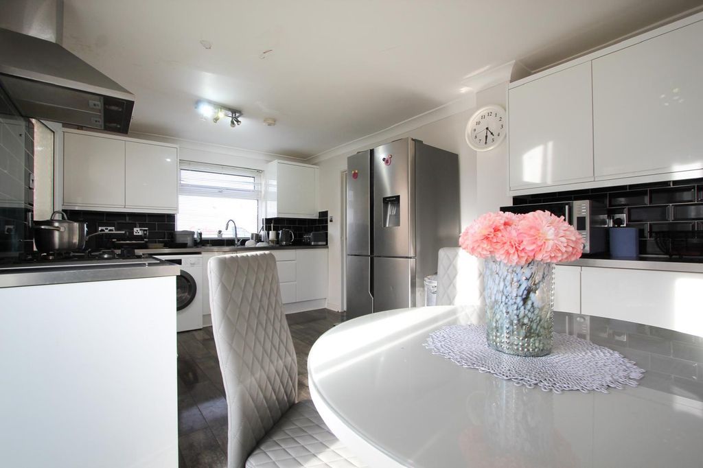 Property photo 2 of 14 Kitchen