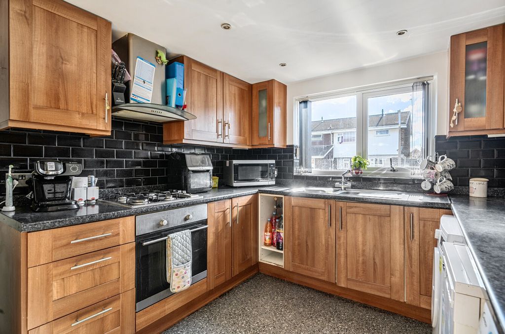 Property photo 2 of 12 151060176A8731d28Cbfe