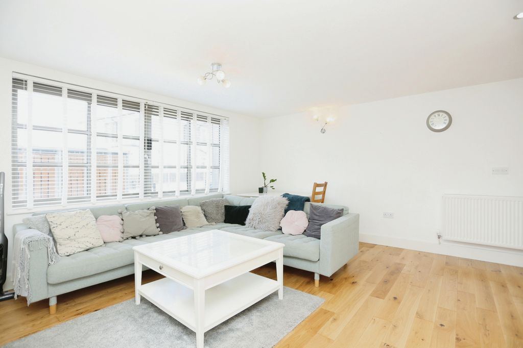 Property photo 3 of 14 Img_4333