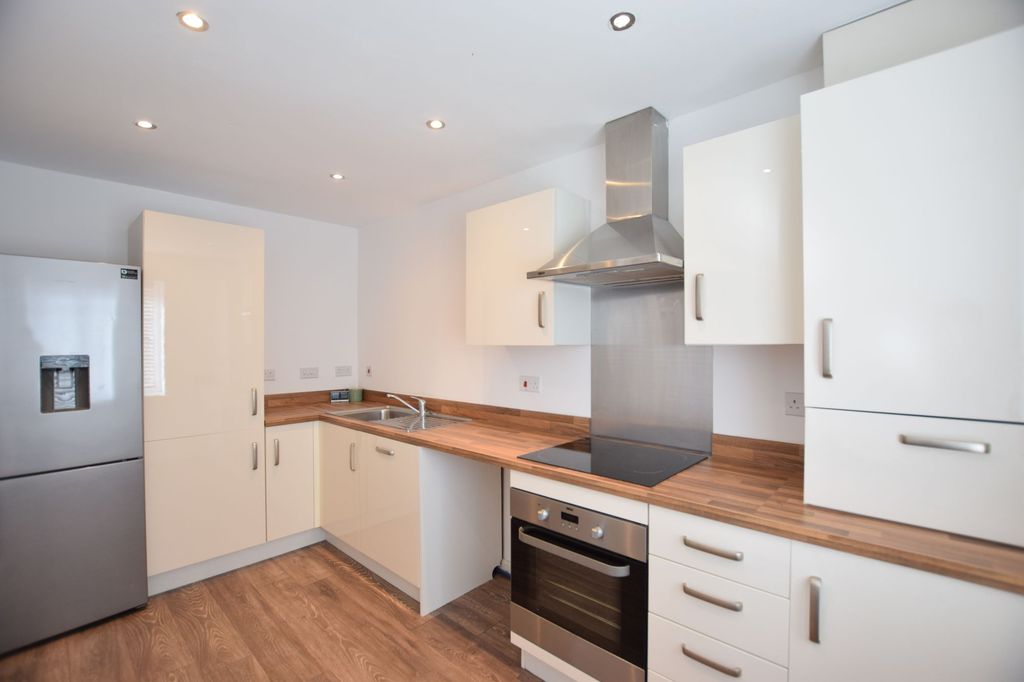 Property photo 2 of 11 Kitchen