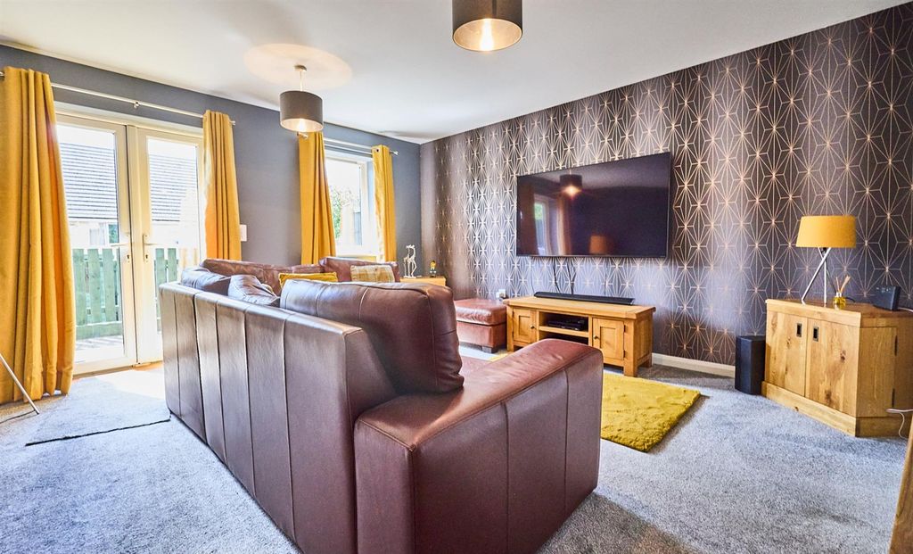 Property photo 2 of 10 Willowbank Rd 8.Jpg