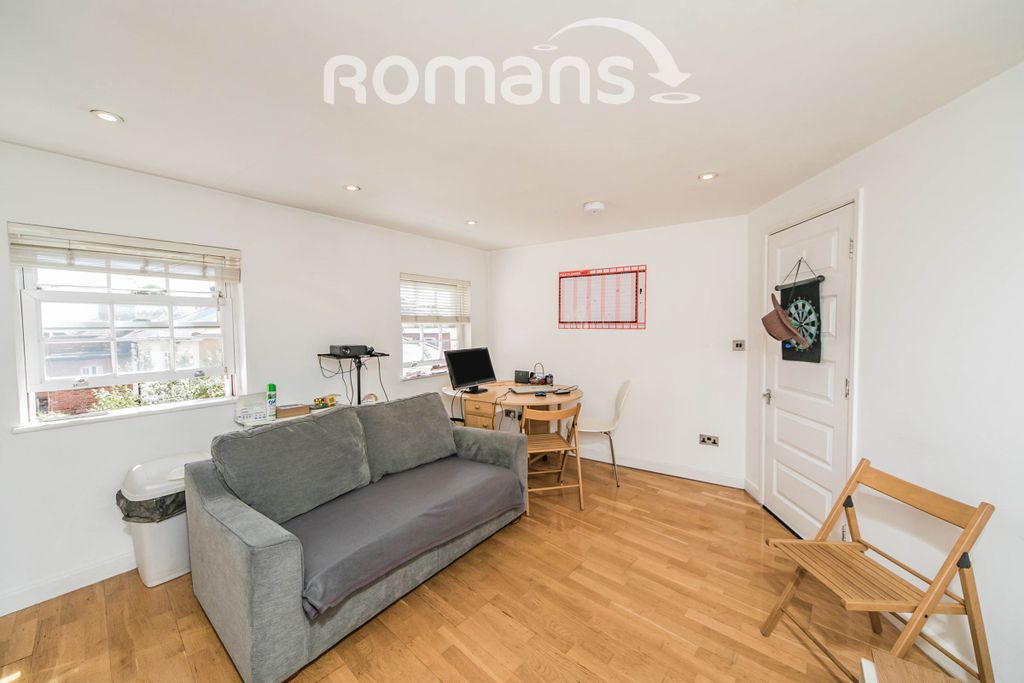 Property photo 2 of 10 2cc99958-c9Cb-4d63-9