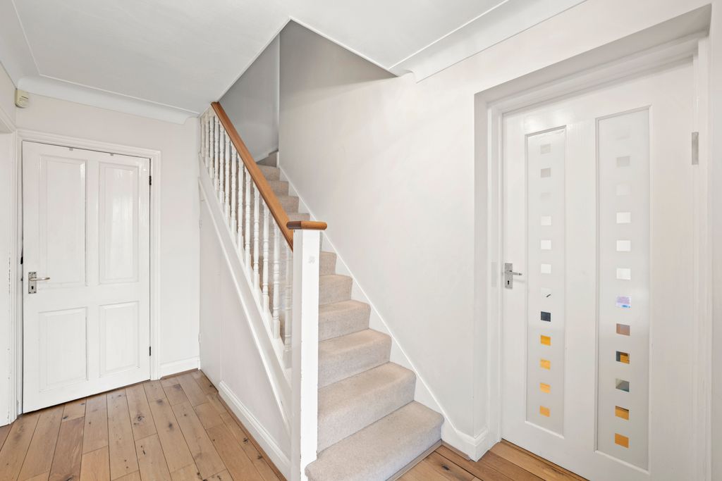 Property photo 2 of 25