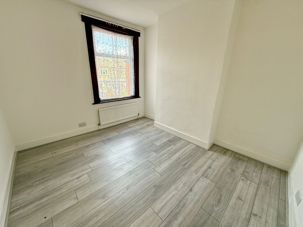 Property photo 3 of 9 Gallery