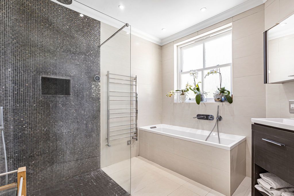 Additional image 11 of 6 bed detached house for saleNoahs Court Gardens, Hertford SG13