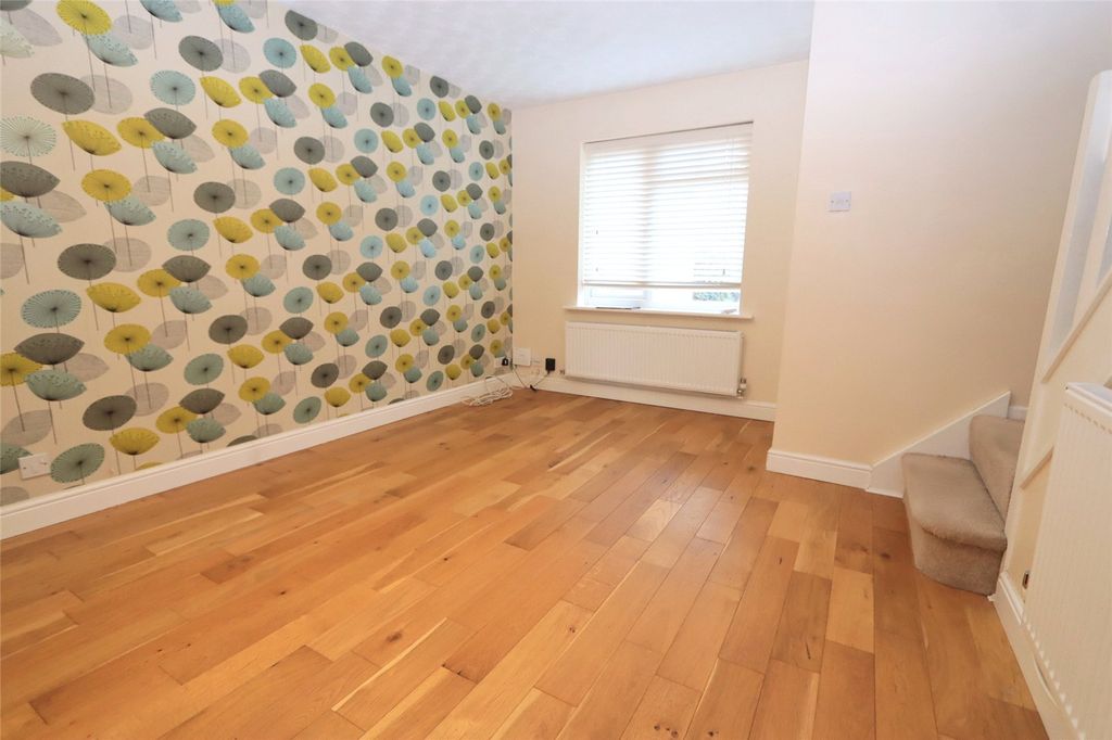 Property photo 2 of 8 Picture No. 15
