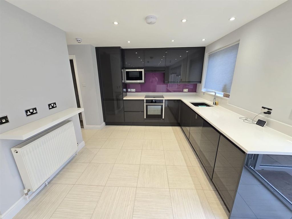 Property photo 2 of 13 Whatsapp Image 2025-10-10 At 4.34.05 Pm (3).Jpeg