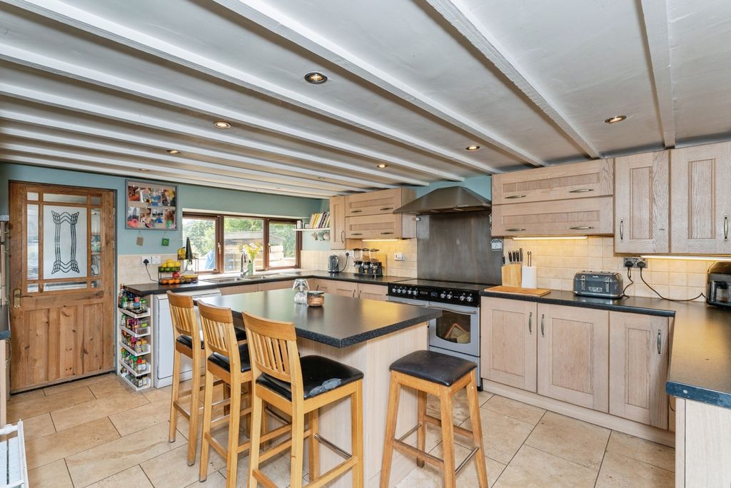Property photo 2 of 31 Pbox-Img.Jpg