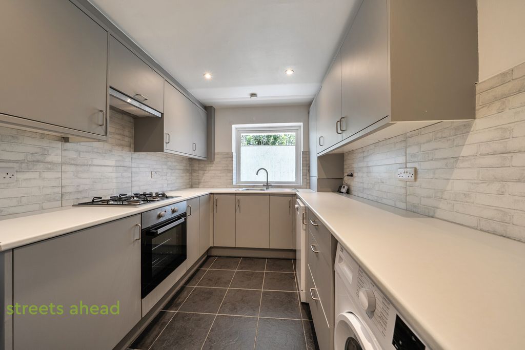 Property photo 1 of 13 784Be893-0651-440...