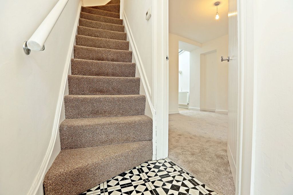 Property photo 3 of 23