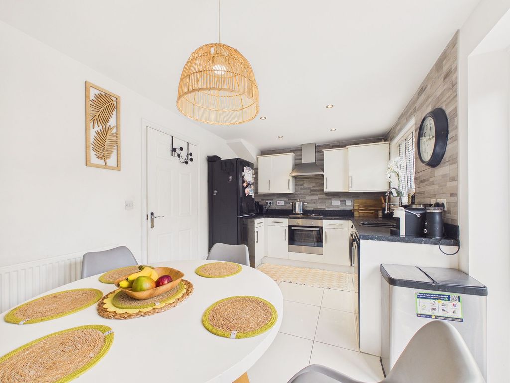 Property photo 3 of 15 Dining Kitchen