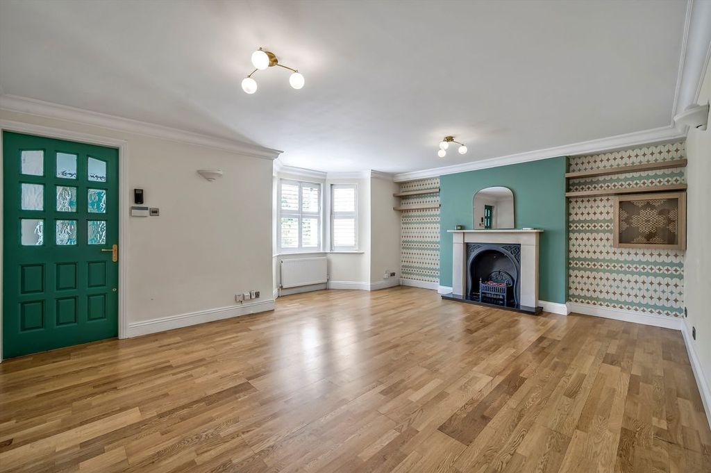 Property photo 2 of 8