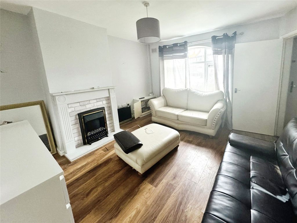 Property photo 2 of 7 Lounge