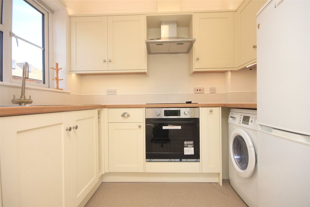 Property photo 2 of 10 Kitchen