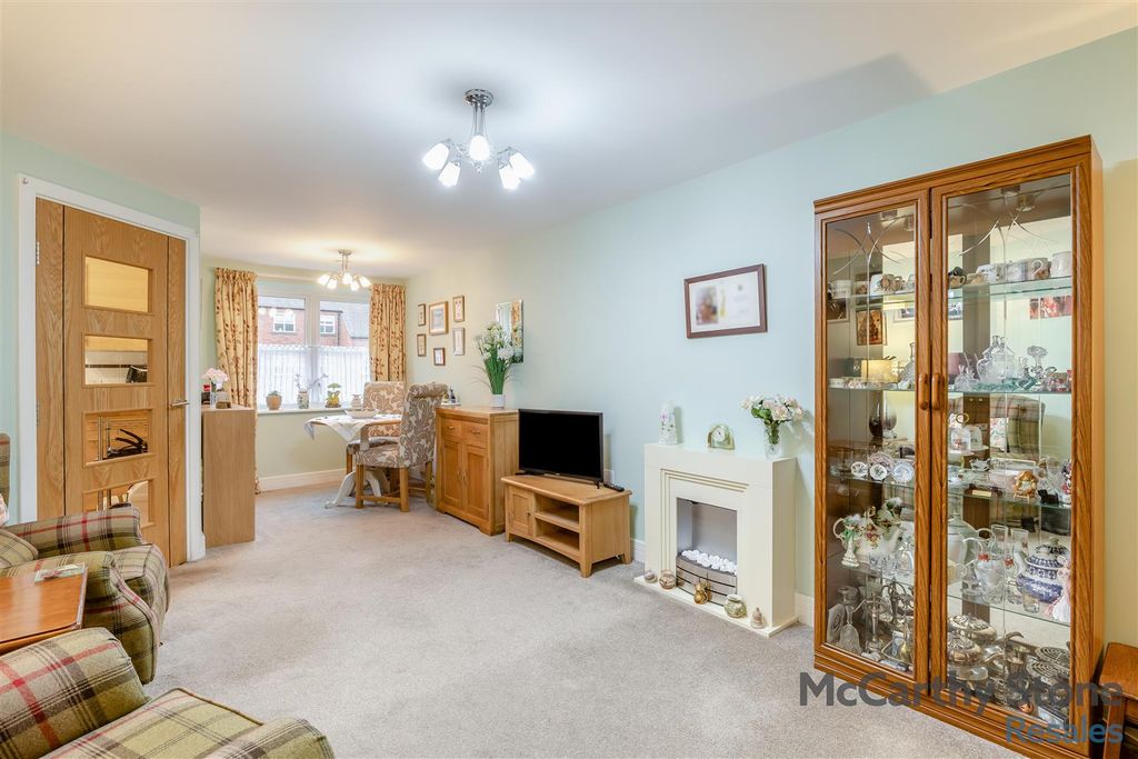 Property photo 2 of 25 8678156-Interior16.Jpg