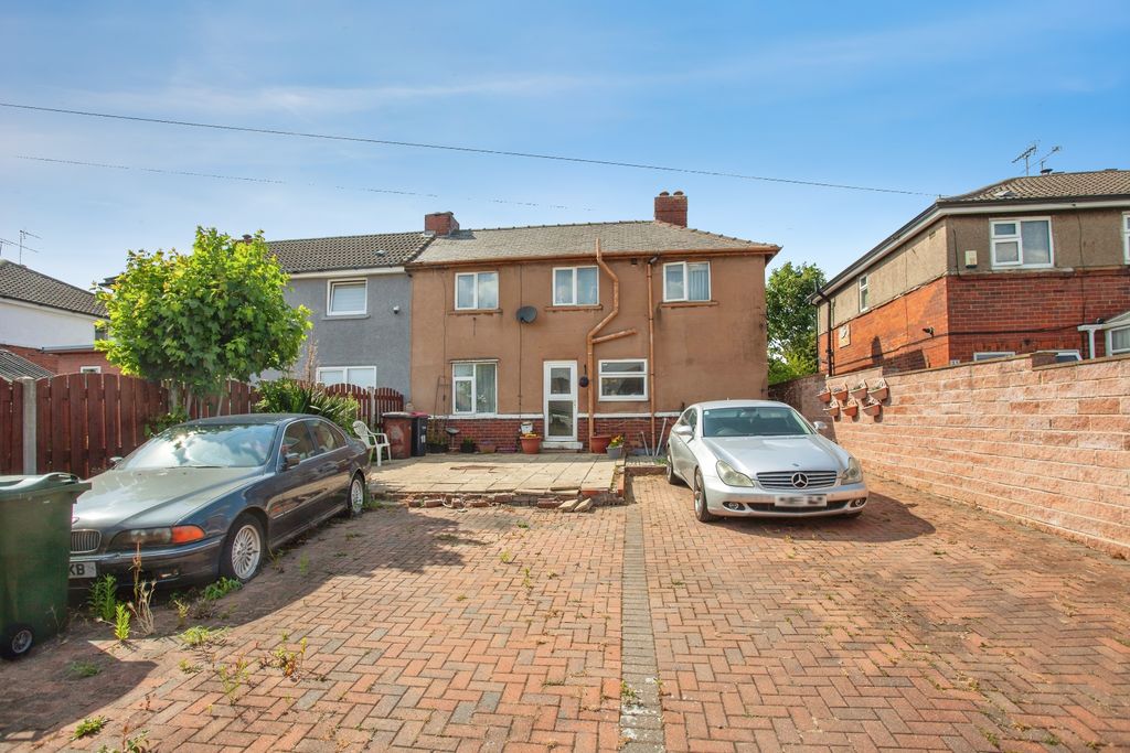 Property photo 2 of 33
