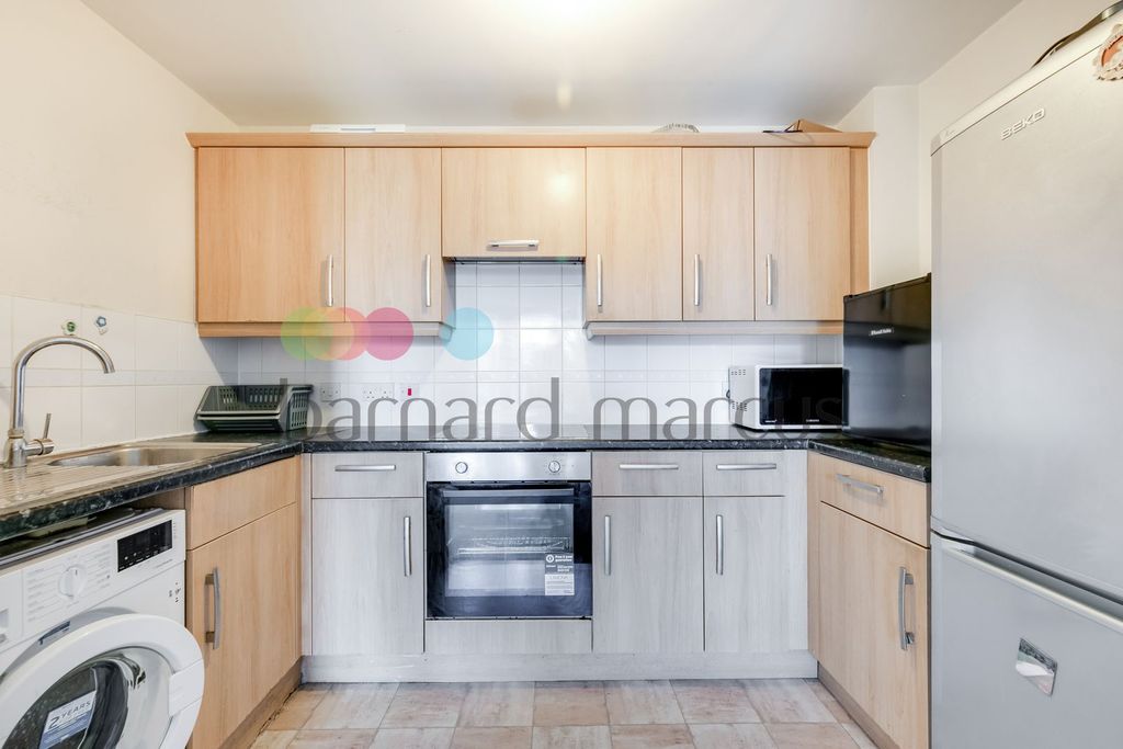 Property photo 2 of 8 Kitchen