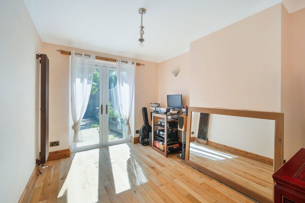 Additional image 4 of 3 bed semi-detached house for salePollards Oak Crescent, Oxted RH8