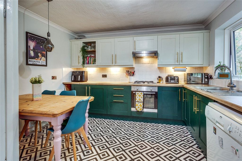 Property photo 2 of 15 Kitchen/B'fast Room