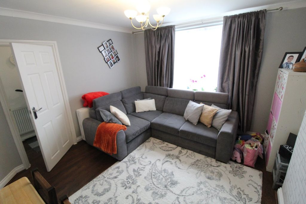 Property photo 2 of 10