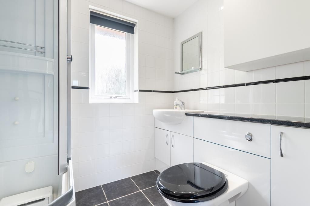 Property photo 2 of 21 Cup1399Pem Ensuite Shower Room.Jpg