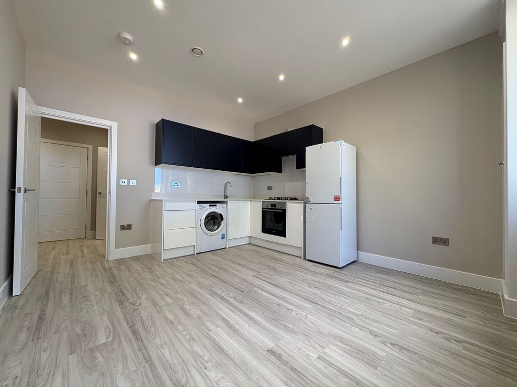 Property photo 2 of 5 Photo 4