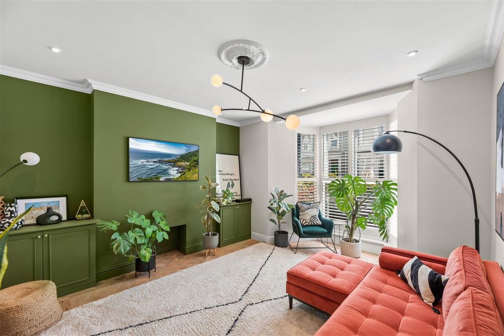 Property photo 1 of 47 Living Room