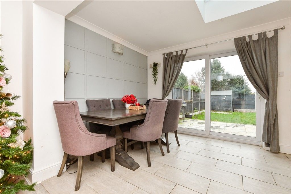 Property photo 3 of 11 Dining Area