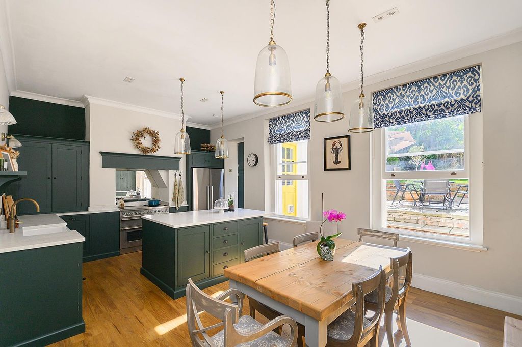 Property photo 3 of 44 6A7Hsa - Kitchen Diner D.Jpg