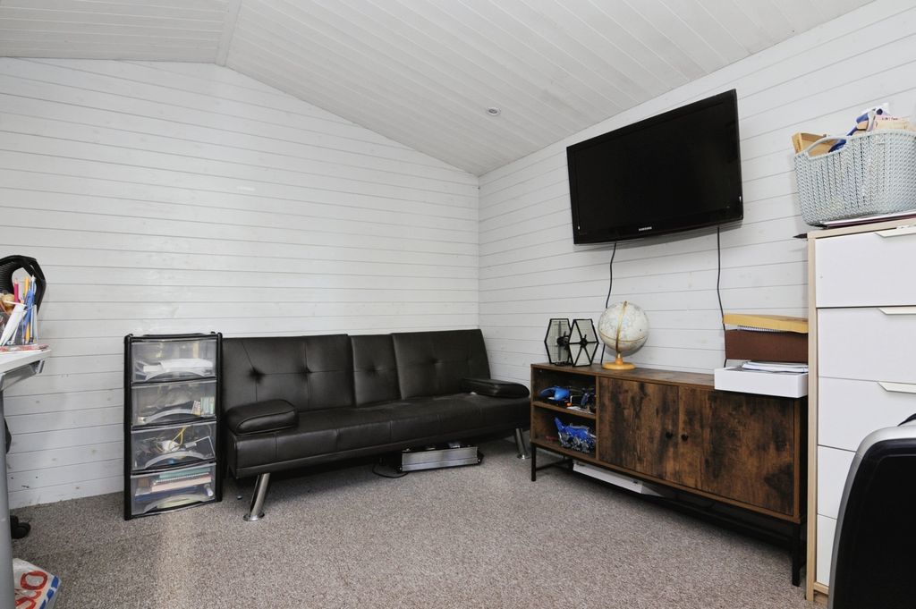 Property photo 3 of 17 External