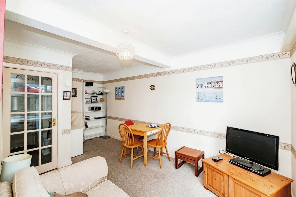 Property photo 3 of 15