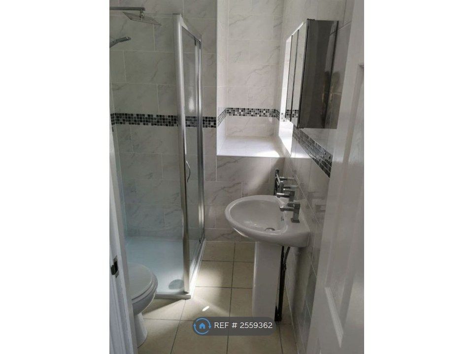 Property photo 2 of 6 Ensuite Bathroom
