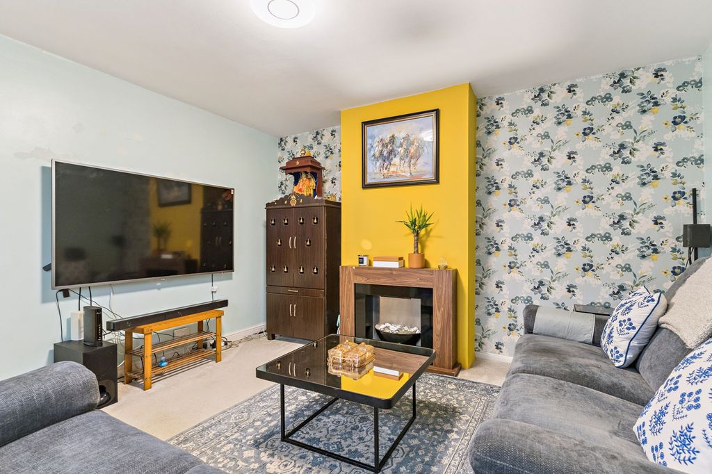 Property photo 2 of 18